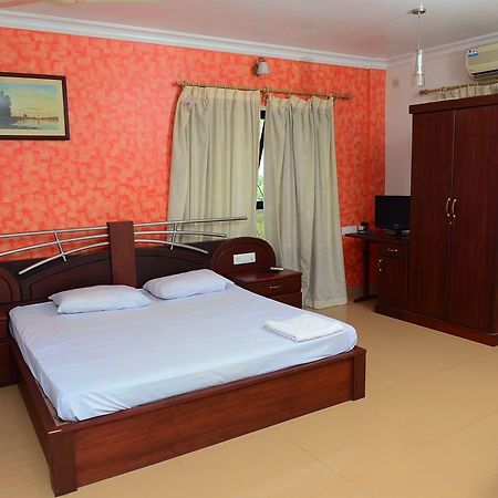 Mascot Paradise City Hotel Tellicherry Екстериор снимка