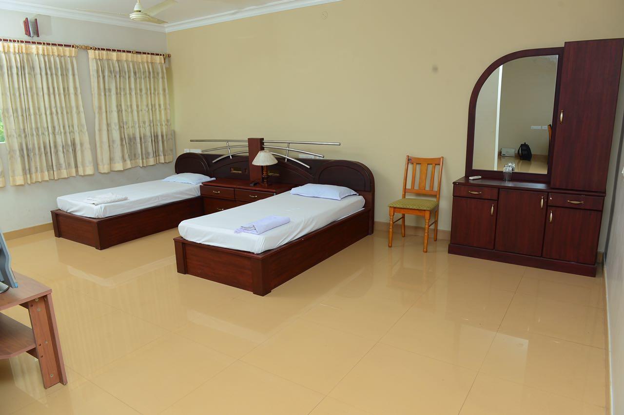 Mascot Paradise City Hotel Tellicherry Екстериор снимка